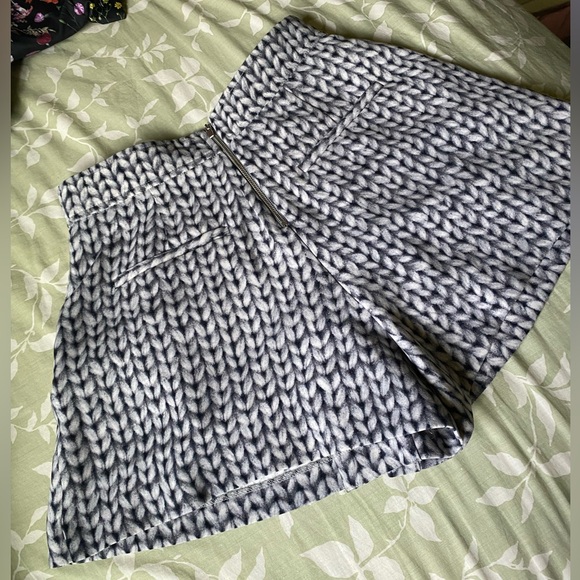 Banana Republic Faux Cable Knit Mini Skort - Size 4 - Picture 3 of 9